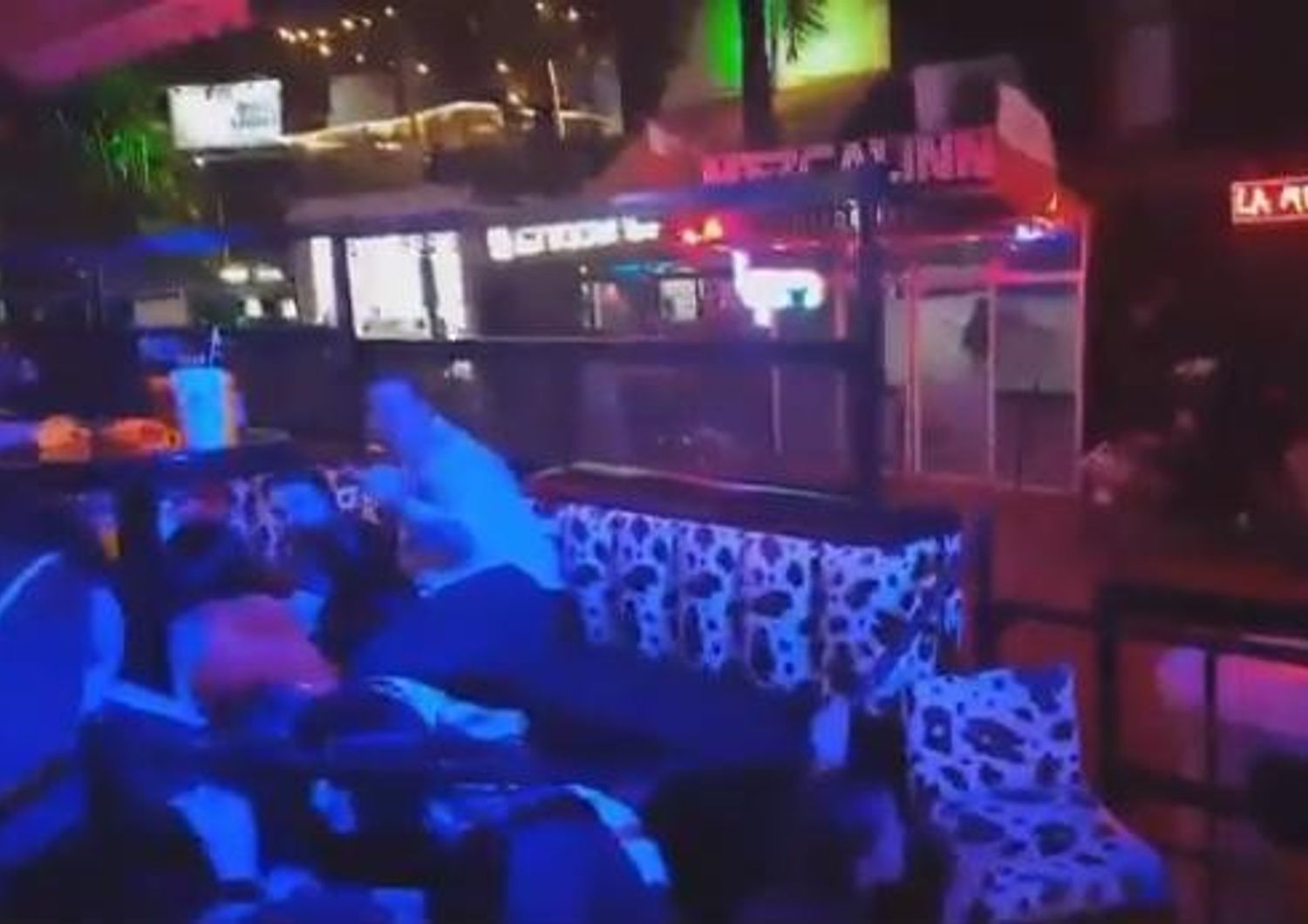 Un uomo spara davanti una discoteca in Messico, ucciso anche un italiano - Video&nbsp;