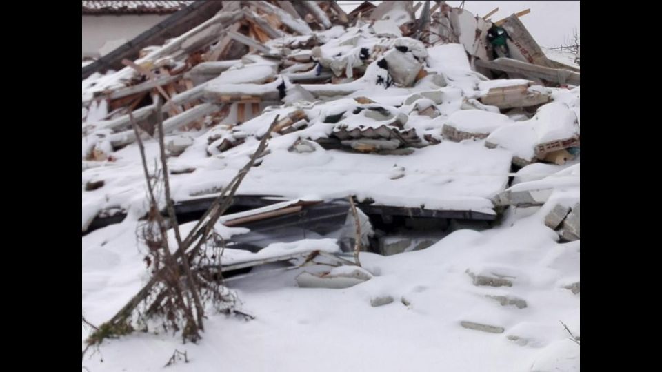 &nbsp;Le macerie di Amatrice sotto la neve (Twitter)