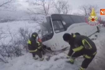 &nbsp;Maltempo, pulmann finisce fuori strada nel perugino intervengono i Vigili del Fuoco