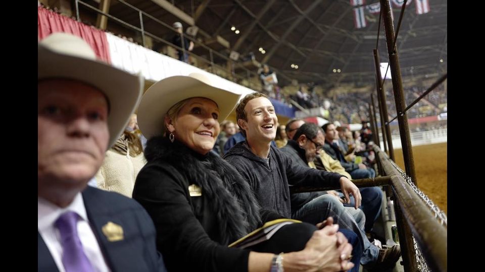 Zuckerberg assiste al rodeo con Fort Worth sindaco di Betsy Price (foto Facebook)