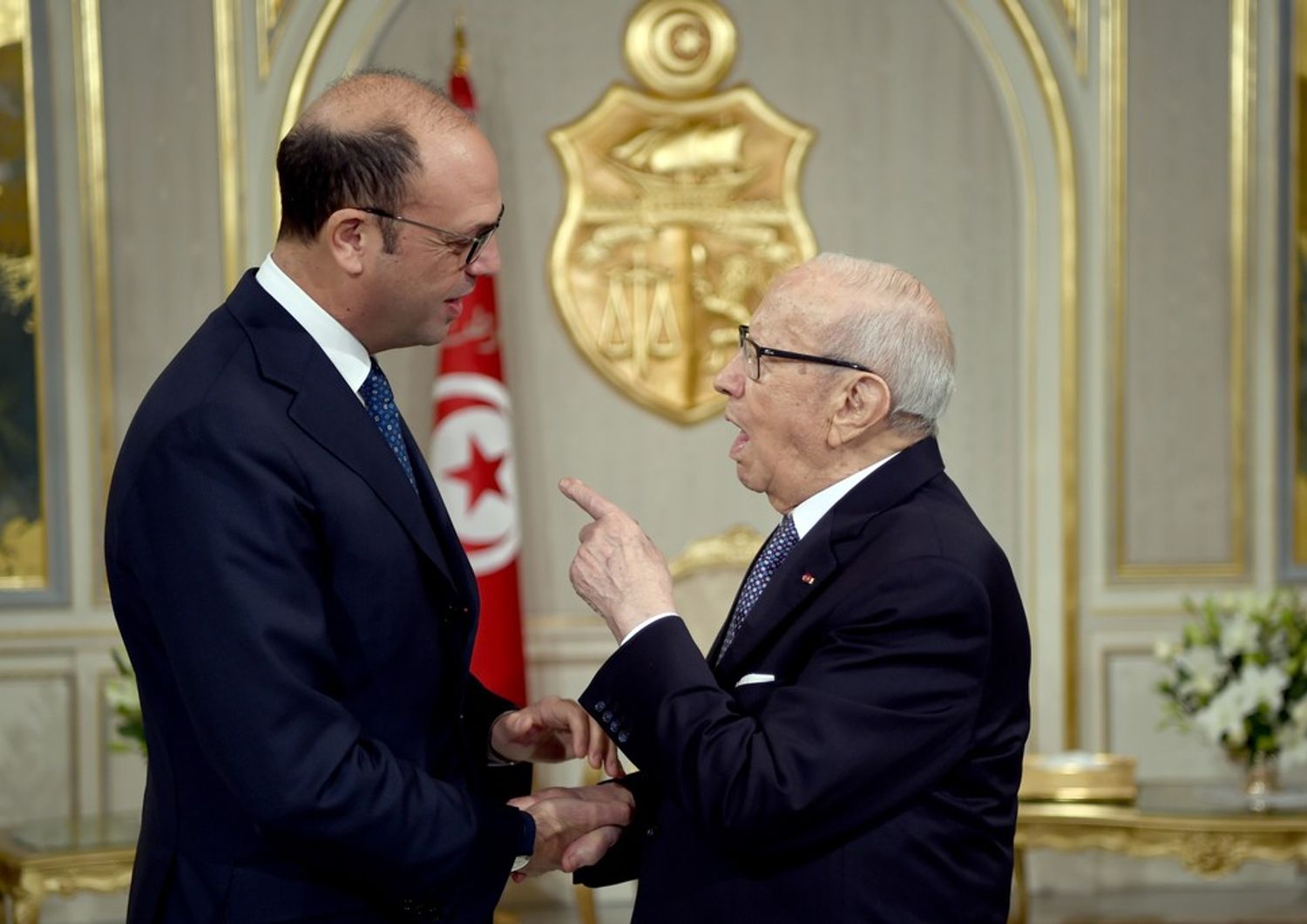 Tunisi - ministro degli Esteri Angelino Alfano e presidente Tunisia Beji Caid Essebsi (Afp)