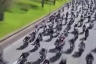 Impressionante corteo di bikers per Trump