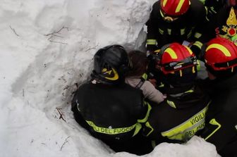 &nbsp;Il salvataggio di un bambino e della sua mamma dalle macerie dell'hotel Rigopiano