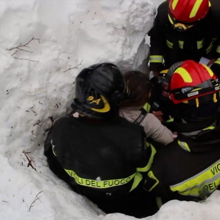 &nbsp;Il salvataggio di un bambino e della sua mamma dalle macerie dell'hotel Rigopiano