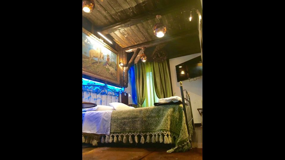 &nbsp;Hotel Rigopiano, una delle suite dell'albergo (foto Facebook)