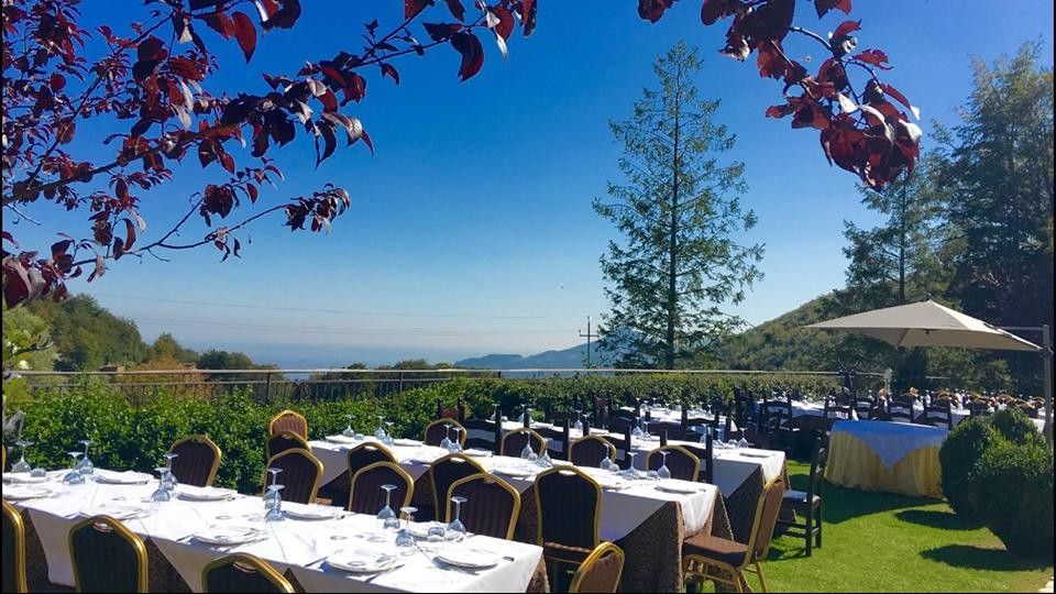 &nbsp;Hotel Rigopiano, il giardino (foto Facebook)