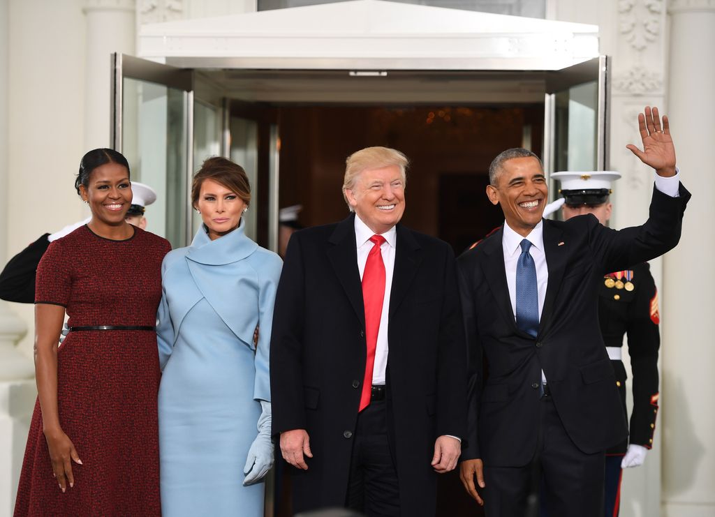 Gli Obama accolgono i Trump alla Casa Bianca (Afp)