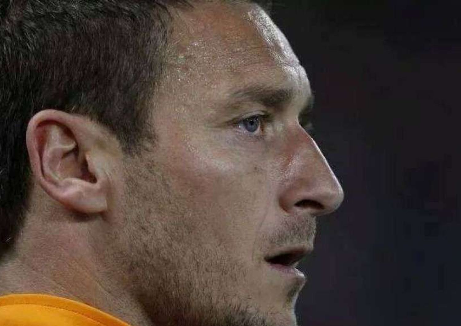 Football: FIFA congratulates 'living legend' Totti