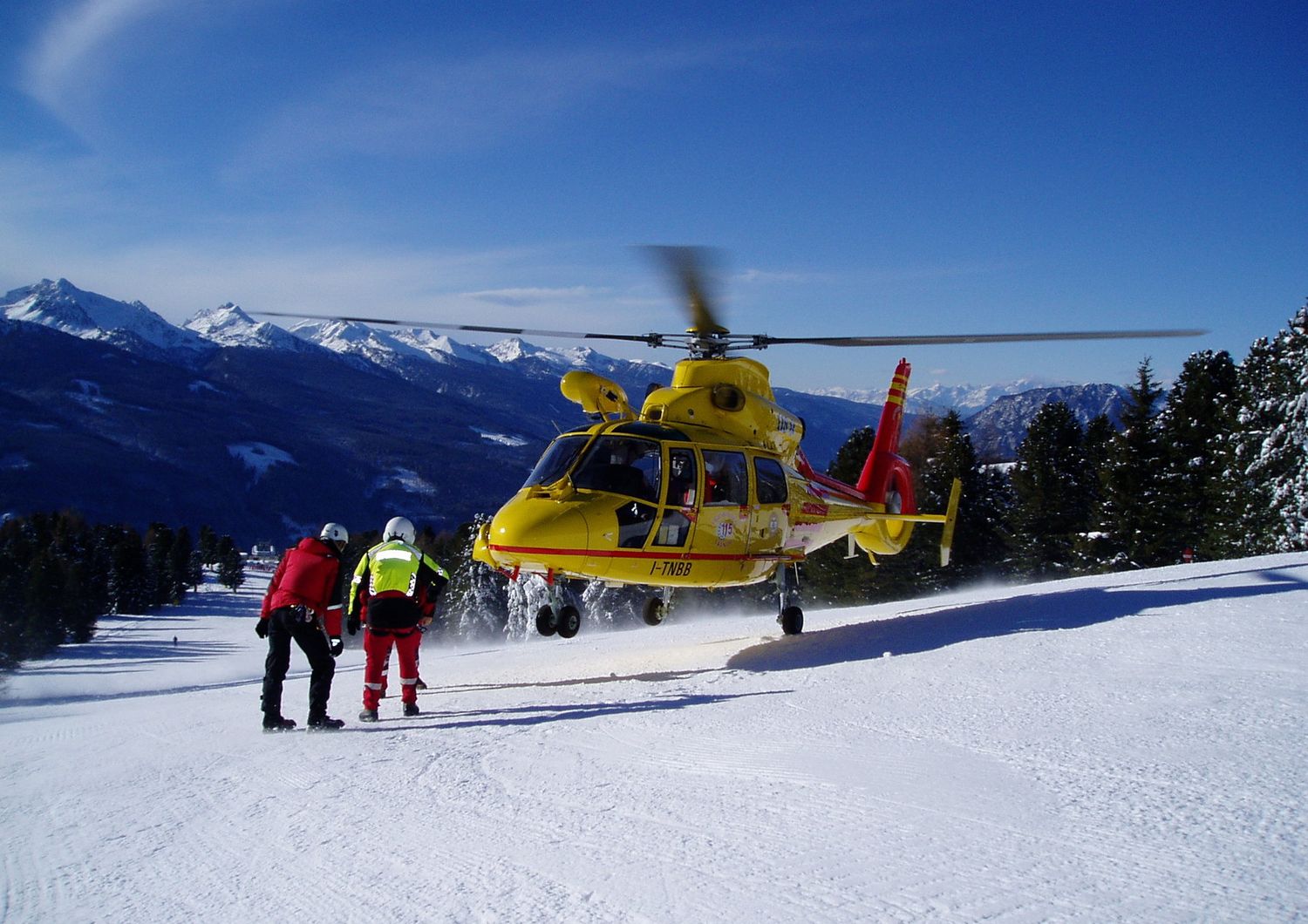 Elicottero 118 precipita sulle piste da sci a Campo Felice