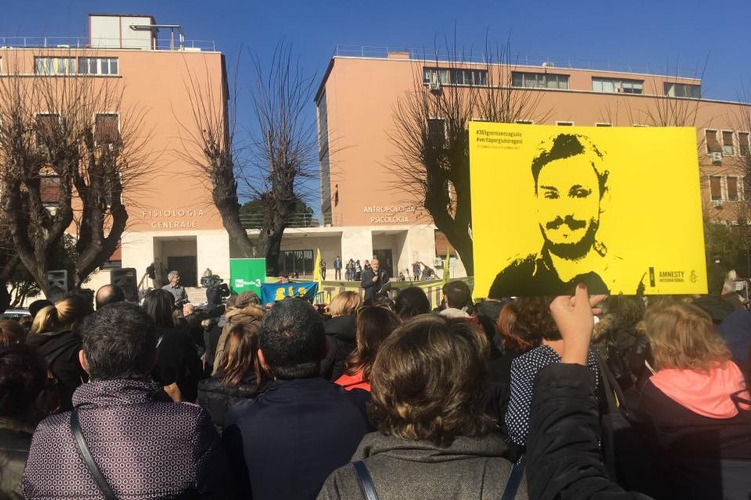 &nbsp;Da Milano a Roma, le piazze si riempiono per Regeni (foto dal profilo Facebook dell'Universit&agrave; La Sapienza di Roma)
