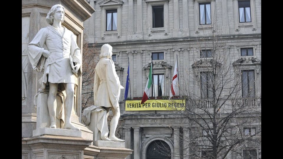 Da Milano a Roma, le piazze si riempiono per Regeni. Milano (foto dal profilo Twitter di Beppe Sala, sindaco di Milano)