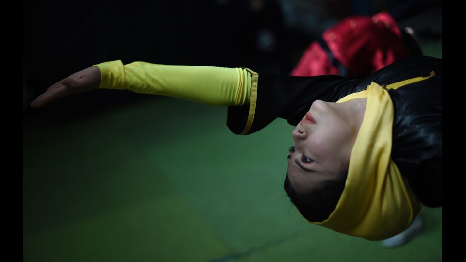 Sima Azimi ha 20 anni e da pochi mesi &egrave; tornata nel suo paese dopo essere scappata dalla guerra. In Iran, dove si &egrave; rifugiata con la famiglia, ha imparato tutti i segreti del Wushu&nbsp;