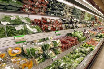 Supermercato, aumento prezzi di ortaggi e verdure (Afp)