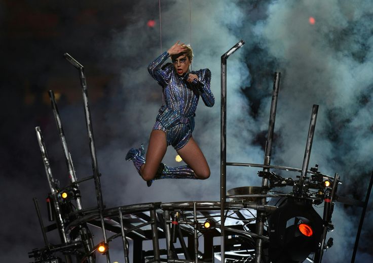 Lady Gaga si esibisce alla finale del Super Bowl (Afp)&nbsp;