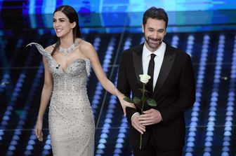 Rocio Munoz Morales e il compagno Raoul Bova (Agf)