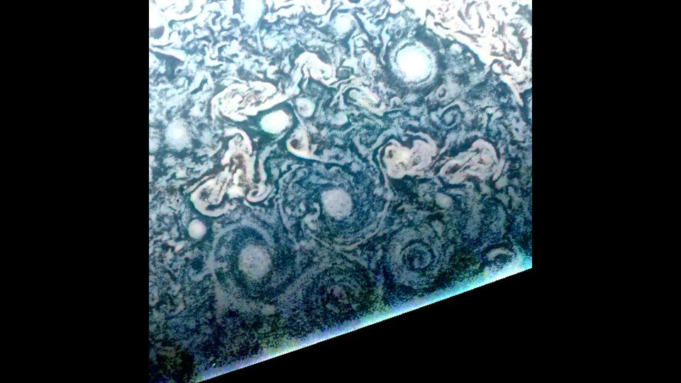 &nbsp;JunoCam | Mission Juno (https://www.missionjuno.swri.edu/junocam)