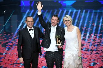 Francesco Gabbani, vincitore del Festival di Sanremo con Carlo Conti e Maria de Filippi (Agf)&nbsp;