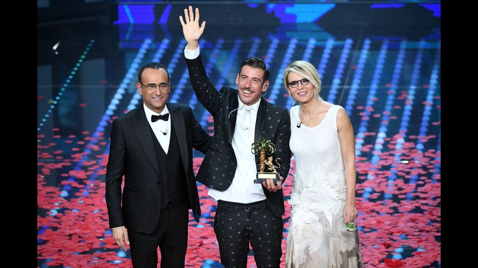 Francesco Gabbani, vincitore del Festival di Sanremo con Carlo Conti e Maria de Filippi (Agf)&nbsp;