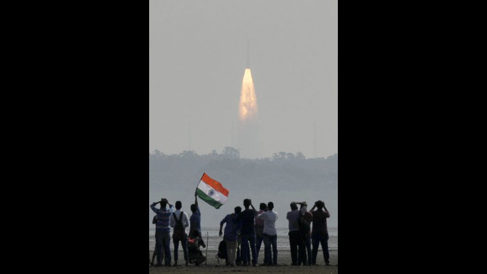 I 104 satelliti sono stati lanciati dalla base di&nbsp;Sriharikota.&nbsp;Il razzo Pslv-C37 ha trasportato in orbita il satellite indiano Cartosat-2, destinato all'osservazione della terra, insieme ad altri 103 nanosatelliti. (Afp)