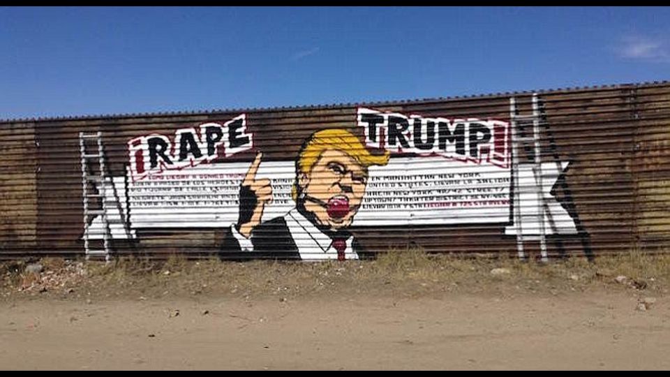 &quot;Rape Trump&quot; (Stupra Trump): &egrave; il messaggio del collettivo anarchico americano Indecline. L&rsquo;opera compare alla fine del 2015 su un muro di Tijuana, al confine col Messico.