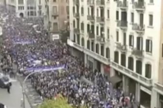 Vogliamo i rifugiati, migliaia di manifestanti nelle strade di&nbsp;Barcellona