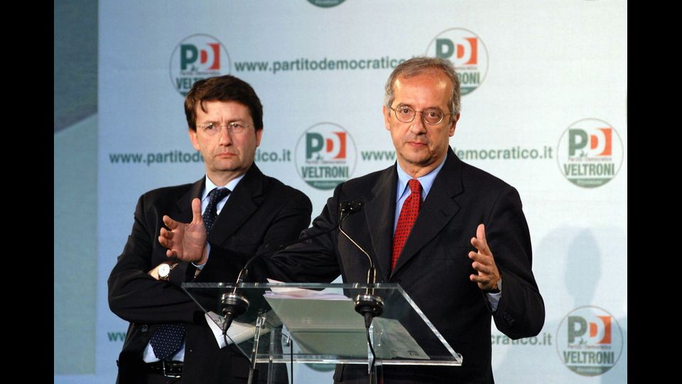 Elezioni politiche 2008 e l'opposizione. La crisi del partito e le dimissioni di VeltroniAlle elezioni politiche del 2008 PD e Italia dei Valori raccolgono complessivamente il 37,546% dei consensi alla Camera e il 38,010% al Senato. Il 16 aprile 2008 viene resa nota una lettera risalente al precedente 23 marzo, giorno di Pasqua, in cui Romano Prodi informava il Segretario Veltroni di voler abbandonare l'incarico di Presidenza dell'Assemblea per fare spazio a una nuova generazione di dirigenti