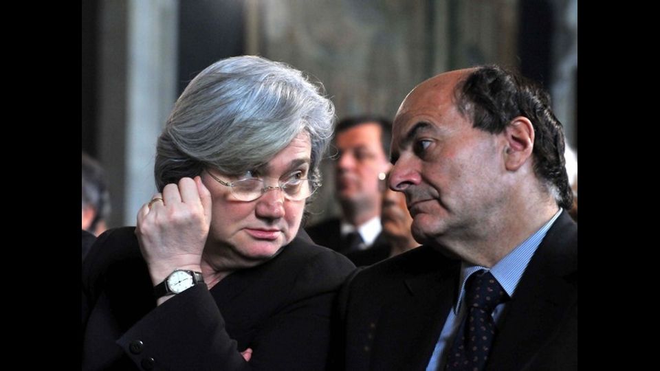 Le dimissioni di Pier Luigi Bersani e Rosy BindiIl 19 aprile 2013, dopo la mancata elezione di Franco Marini e Romano Prodi a Presidente della Repubblica nonostante la loro scelta come candidati ufficiali del partito, Rosy Bindi si dimette con effetto immediato dalla carica di presidente del PD. Poco dopo, anche Pier Luigi Bersani annuncia la propria intenzione di dimettersi da segretario, con effetto a partire dall'elezione del nuovo Capo dello Stato. Il giorno dopo, 20 aprile, Giorgio Napolitano viene rieletto Presidente: le dimissioni di Bersani diventano operative e contestualmente si dimette l'intera Segreteria Nazionale&nbsp;