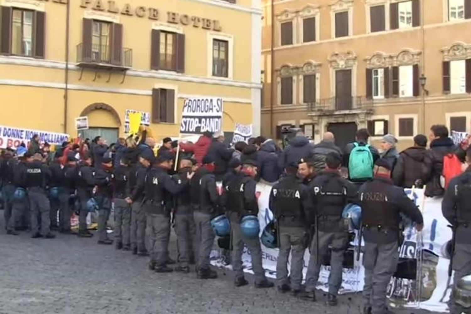 &nbsp;Protesta taxi Montecitorio