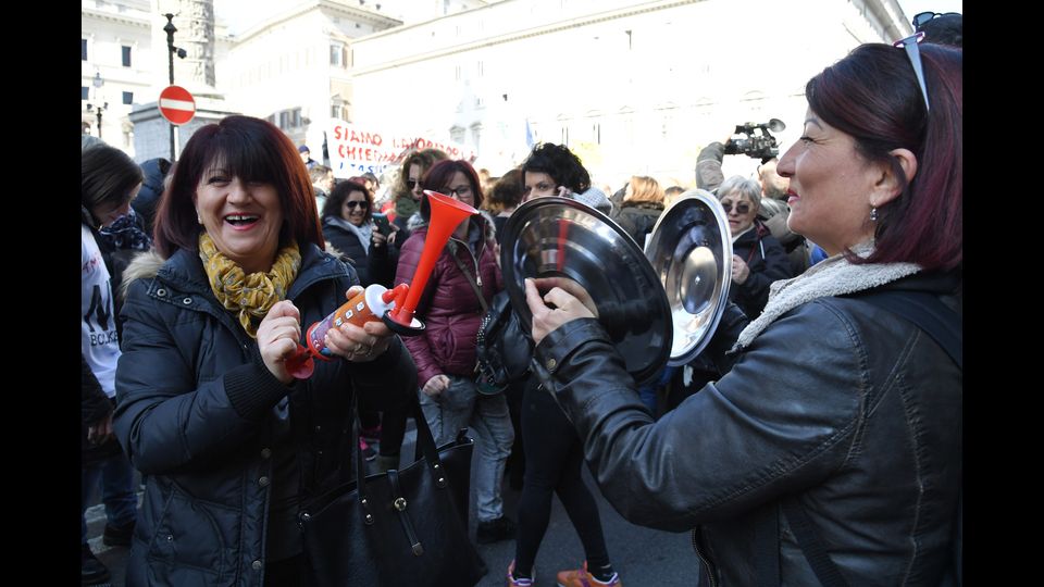Le immagini delle proteste in questi giorni a Roma contro Uber e le direttive Bolkestein (Afp)&nbsp;