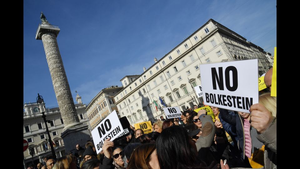 Le immagini delle proteste in questi giorni a Roma contro Uber e le direttive Bolkestein (Afp)&nbsp;