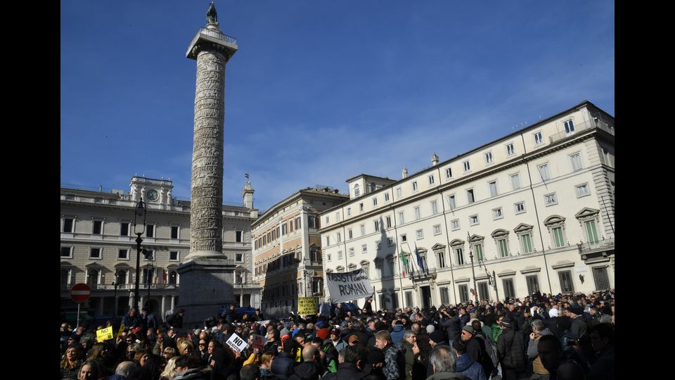 Le immagini delle proteste in questi giorni a Roma contro Uber e le direttive Bolkestein (Afp)&nbsp;