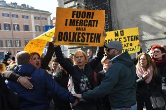 Le immagini delle proteste in questi giorni a Roma contro Uber e le direttive Bolkestein (Afp)&nbsp;