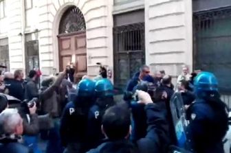 &nbsp;Scontri tra polizia e tassisti a Roma