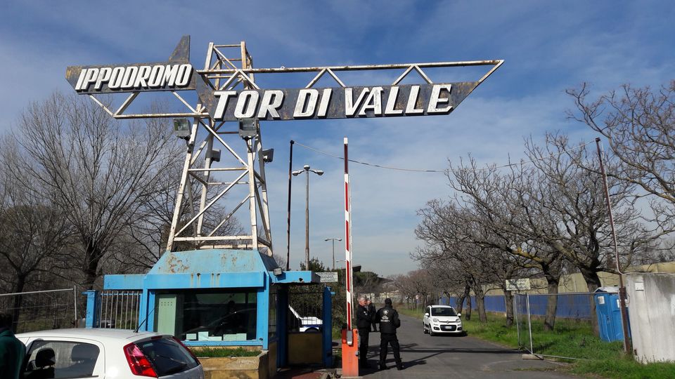 &nbsp;L'ingresso dell'ex ippodromo di Tor di Valle, dove sorger&agrave; il nuovo stadio della As Roma