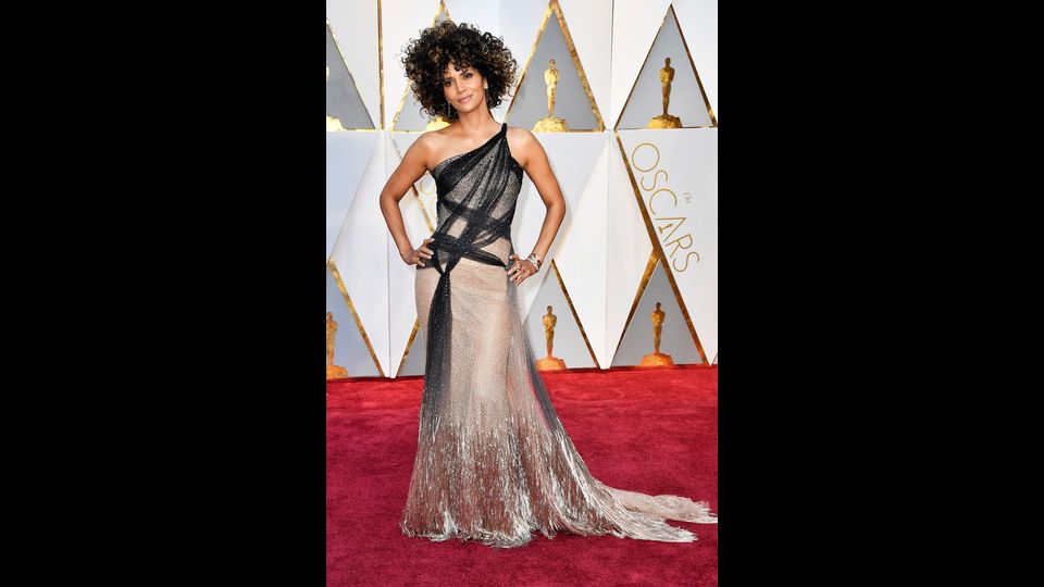 &nbsp;Halle Berry in Versace (Afp)