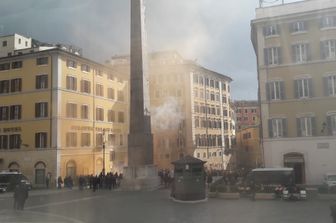 &nbsp;Alcuni petardi e bombe carta sono stati fatti esplodere durante la protesta indetta dall'Associazione &quot;Marinerie d'Italia e d'Europa&quot; a piazza Montecitorio.