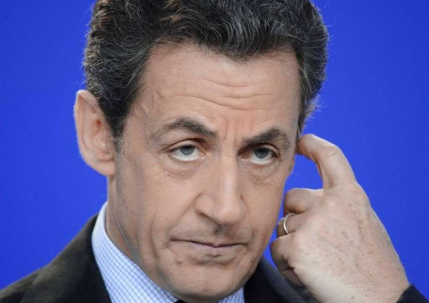 Sarkozy fermato a Parigi "Spiava chi indagava su di lui"