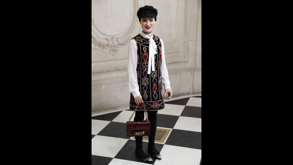 La Campionessa di scherma Beatrice Vio alla prima della collezione di Alta Moda Christian Dior 2017, a Parigi&nbsp;