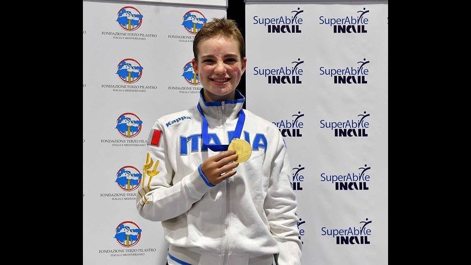 Bebe conquista l&rsquo;oro mondiale nel fioretto e stacca il pass per le olimpiadi di Rio de Janeiro.