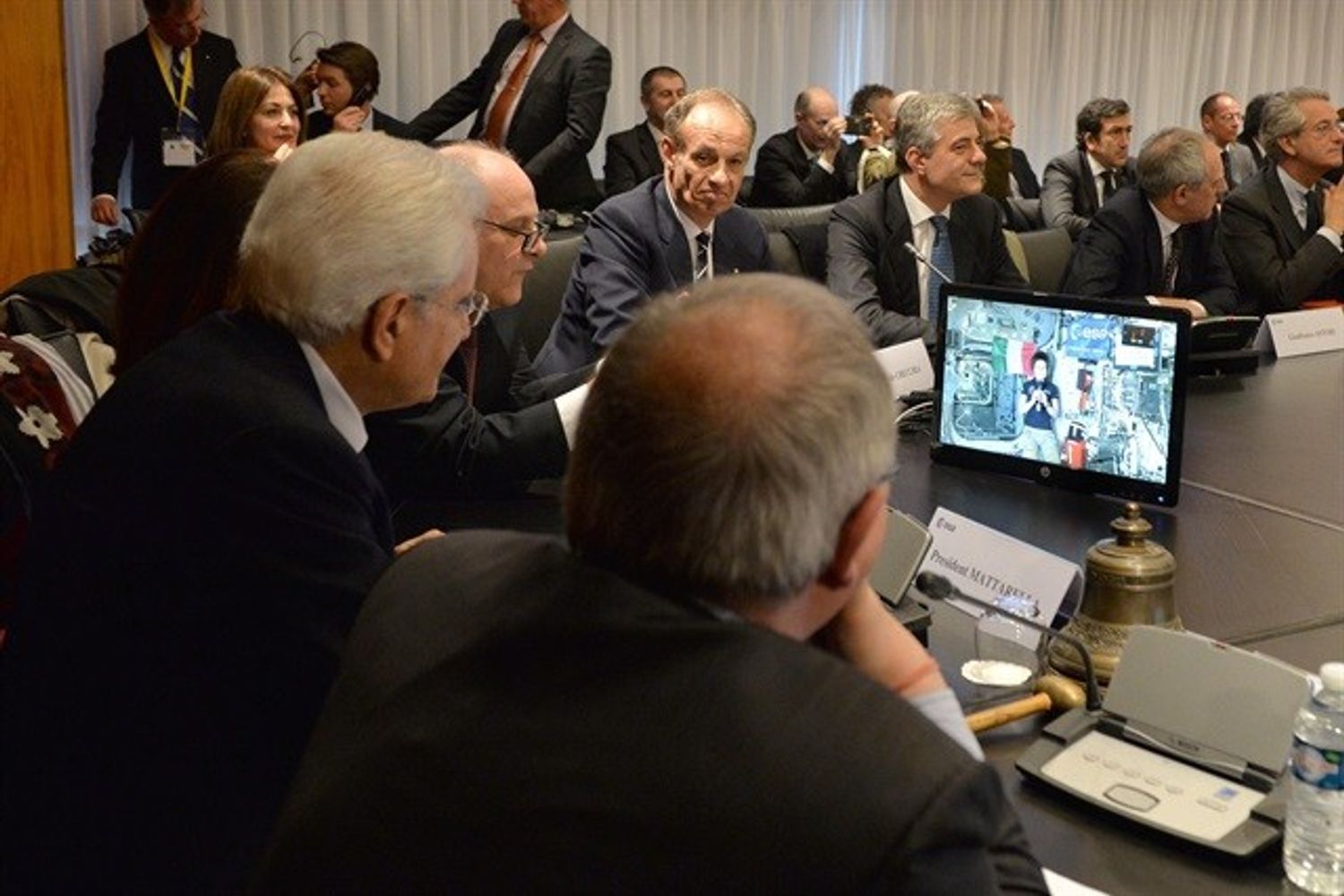 Il Presidente Sergio Mattarella durante il colloquio con l'astronauta Samantha Cristoforetti, in collegamento audio video dalla Stazione Spaziale Internazionale&nbsp;