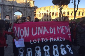 Roma Anche gli uomini si uniscono alla manifestazione delle donne