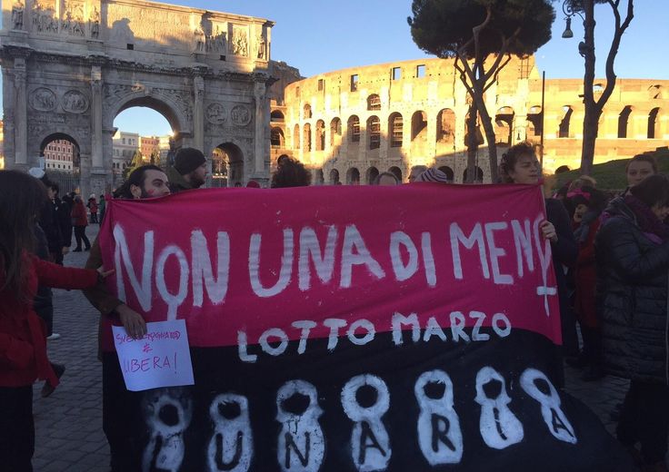 Roma Anche gli uomini si uniscono alla manifestazione delle donne