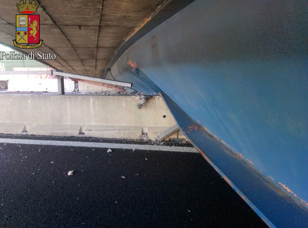 &nbsp; Crollo ponte viadotto A14 (Foto Polizia di Stato)