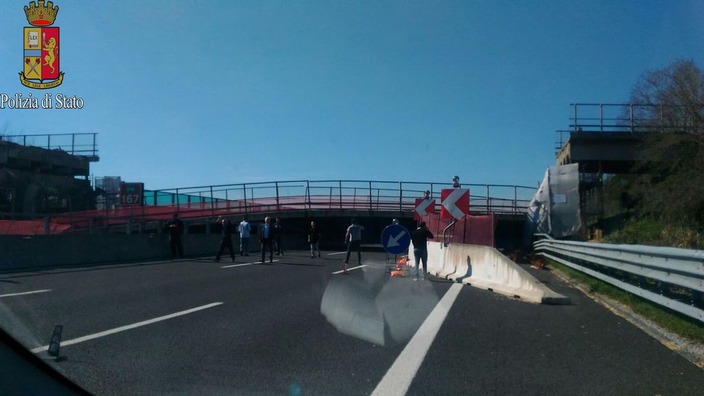 &nbsp;Crollo ponte A14 (Foto Polizia di Stato)