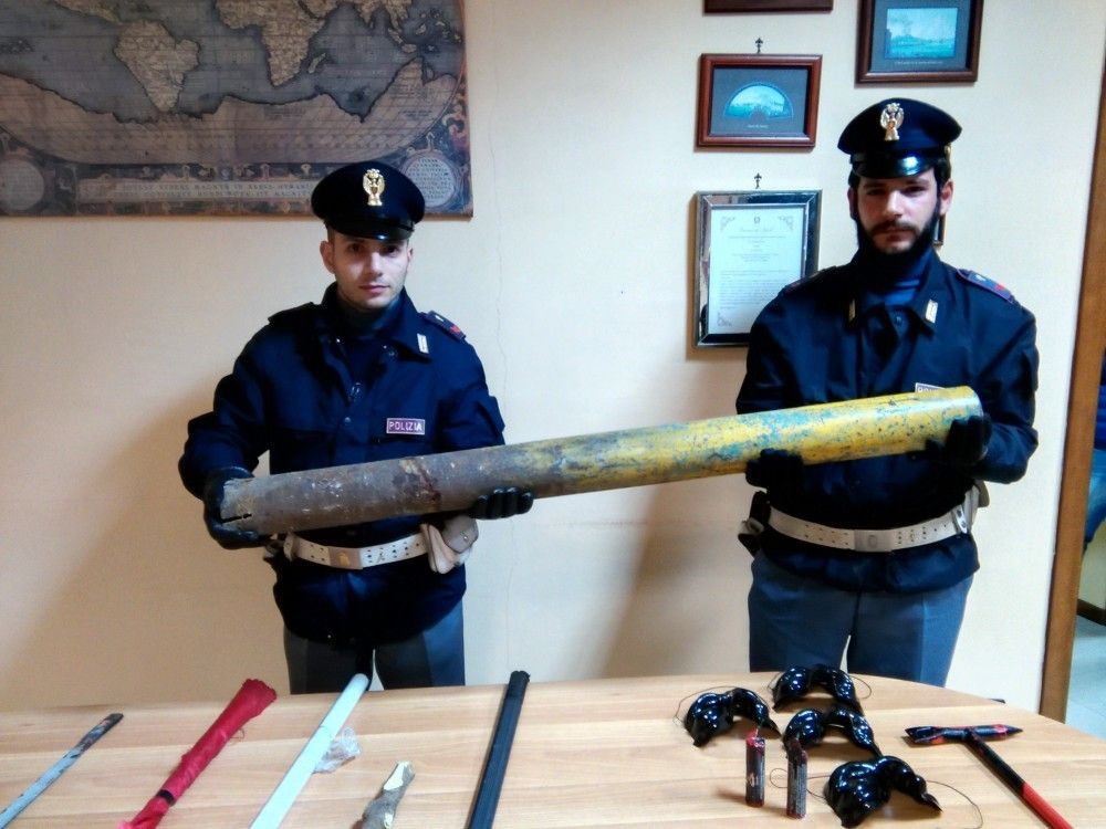 &nbsp;Materiale sequestrato a Napoli in corteo anti-Salvini