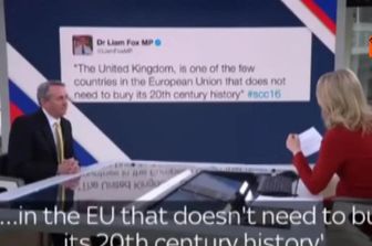 Liam Fox, durante un'intervista su Sky News (AgenziaVista)