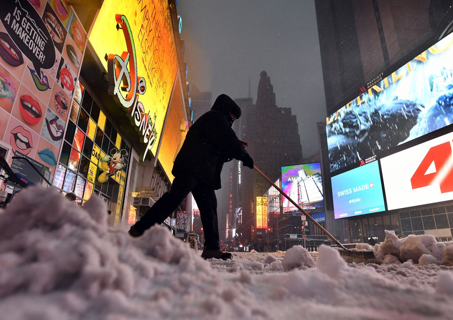 Allerta neve a New York, nella foto Times Square (Afp)&nbsp;