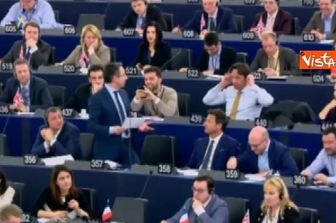 &nbsp;Il &ldquo;vaffa&rdquo; dell&rsquo;eurodeputato 5Stelle al collega in aula al Parlamento Ue