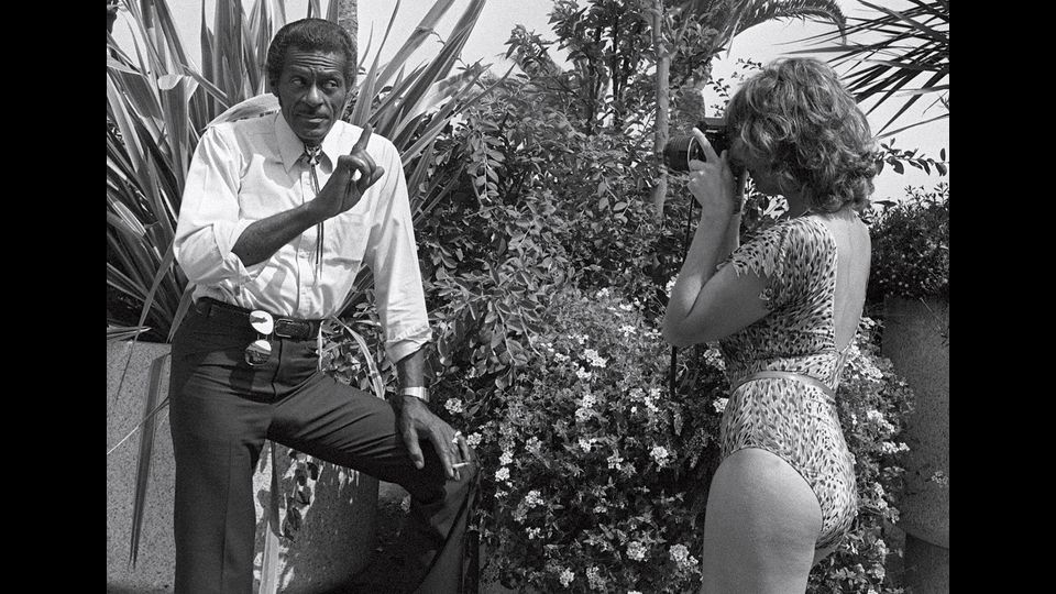 Chuck Berry fotografato da una sua fan a Nizza,1981 (Afp)