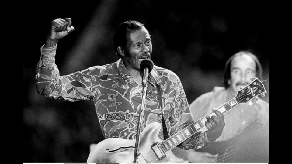 &nbsp;Chuck Berry durante un concerto in Germania, 1996 (Afp)